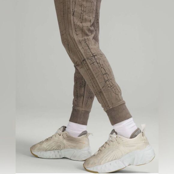 Lululemon Warm Down Jogger *7/8 Length
Thread Dye Rover Black Size 4 - Picture 3 of 12